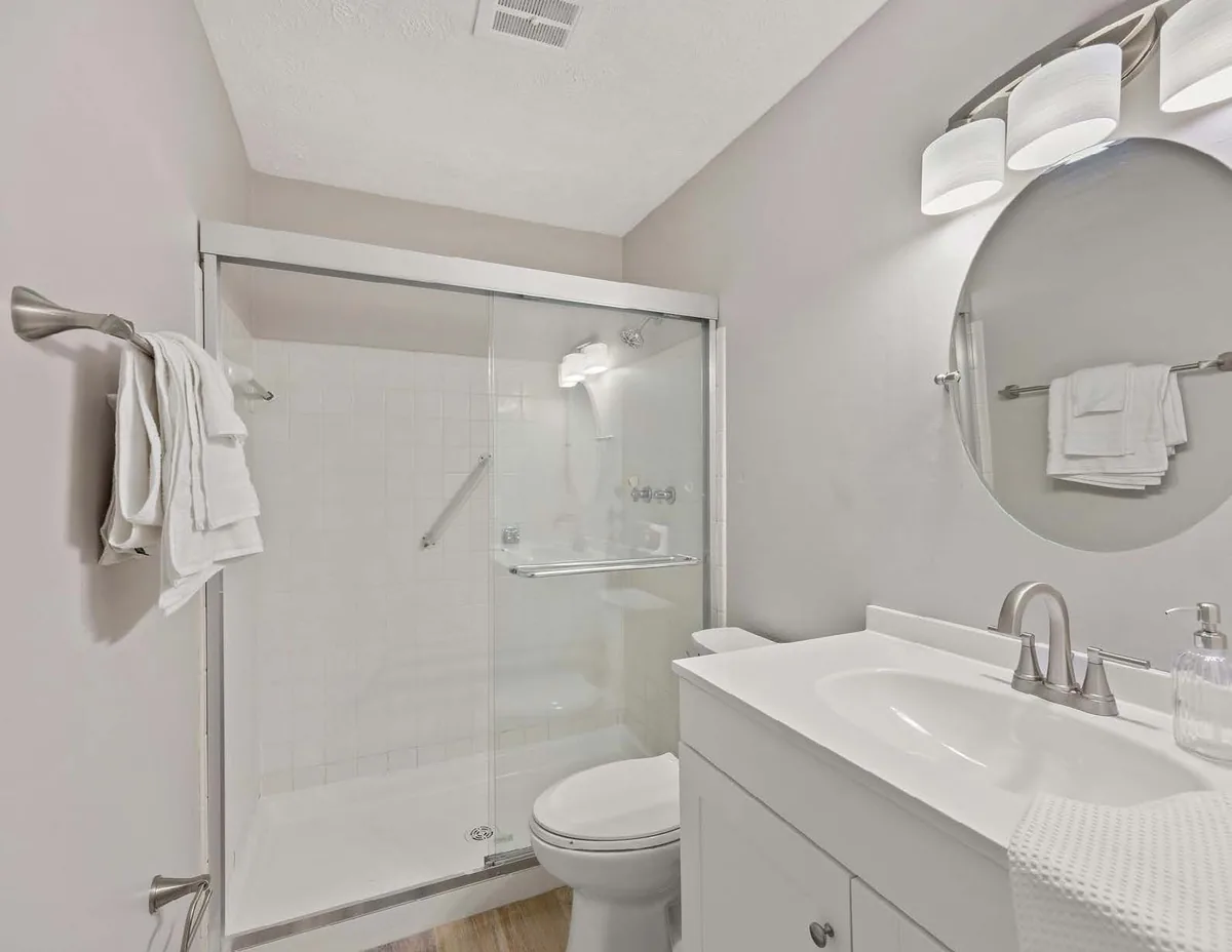 The Heritage at Wyoming — Bath